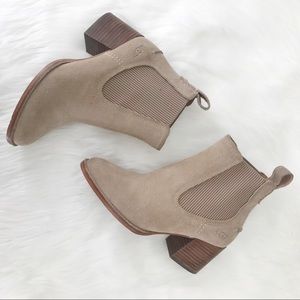 UGG Faye Chelsea Suede Ankle Boots